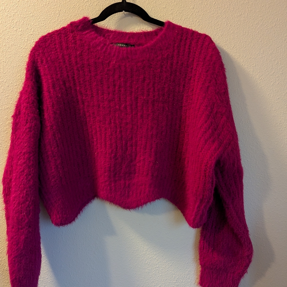 Forever 21 Fuzzy Fuschia Cropped Sweater Size S